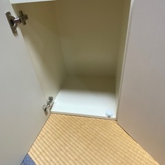 【中古】3枚扉キャビネット／収納棚／ホワイト系／軽量タイプの画像