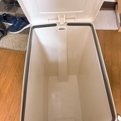 ゴミ箱の画像