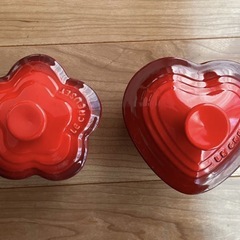 ル・クルーゼ ラムカン ダムール フラワー レッド 2個セットの画像
