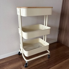 IKEA イケア ロースゴク ワゴン 
ふた付きの画像