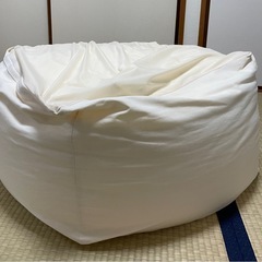 体にフィットするソファの画像