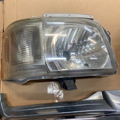★ 200系ハイエース ワイド　ヘッドライト メッキ
グリル　ジャンク の画像
