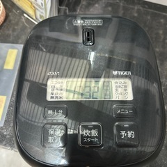 【タイガー 炊飯器】【3合炊き】2024年製★クリーニング済み/6ヶ月保証付き【管理番号10810】横の画像
