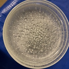 茶碗蒸しの容器とガラス皿のセットの画像
