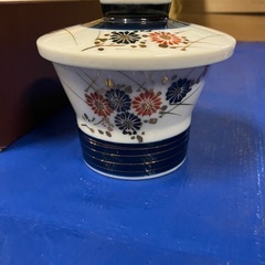 茶碗蒸しの容器とガラス皿のセットの画像