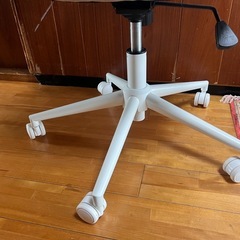 オフィスチェア (白)の画像