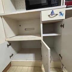 食器棚の画像