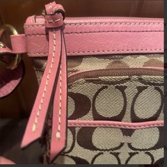 美品◾️coachコーチ・ショルダーバッグ◾️コーチ・ピンク◾️多収納の画像