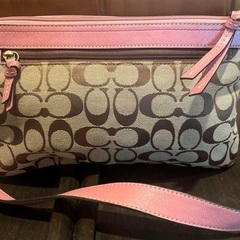 美品◾️coachコーチ・ショルダーバッグ◾️コーチ・ピンク◾️多収納の画像