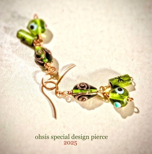 ②チェコの特注ガラスビーズ使用の美しいピアス新品