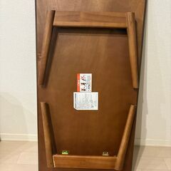 折りたたみ机（足が1本折れてます）の画像