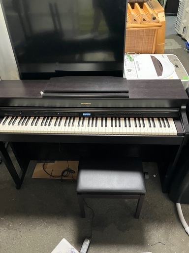 ☆値下げ☆I 2510-189 ローランドHP603 電子ピアノ　3本ペダル　88鍵盤　年式不明　動作確認済み　イス付き　中古　バラ売り不可