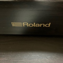 I 2510-189 ローランドHP603 電子ピアノ　3本ペダル　88鍵盤　年式不明　動作確認済み　イス付き　中古　バラ売り不可の画像