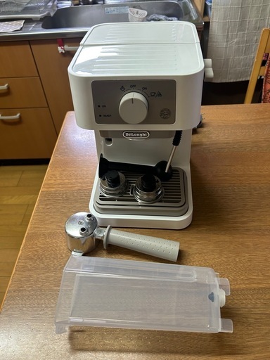 デロンギ　スティローザ　エスプレッソ　カプチーノメーカー　EC235J ホワイト　9月中旬購入