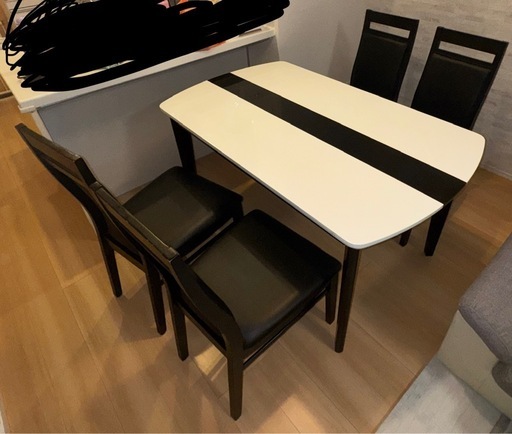 ダイニングテーブル　椅子4脚セット