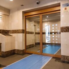 【新富町駅】【月約2万円】【週4日×朝1時間】マンション清掃/未経験者可～日払い可(新富町)の画像