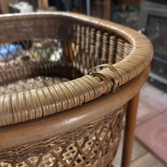 藤のカゴとケース、ベンチも追加しました。しました。の画像
