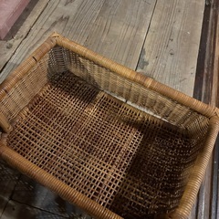 藤のカゴとケース、ベンチも追加しました。しました。の画像