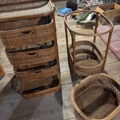 藤のカゴとケース、ベンチも追加しました。しました。の画像