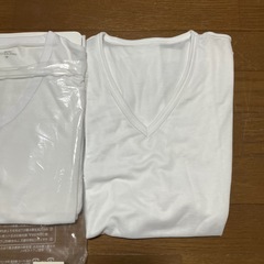 E  　V首シャツ2種類の画像