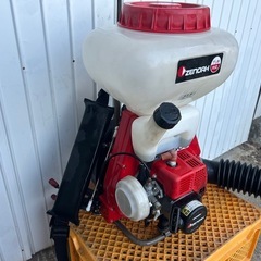 ゼノア　背負い式動力散布機 MD2000EZ 8L 1kg剤対応 22Cc エンジンブロアー 噴霧器 散布機 農薬 散布 動噴 ブロアー 簡易始動動画あり　宮崎の画像