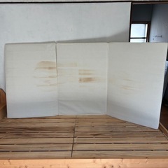 木製シングルベッドの画像