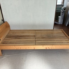 木製シングルベッドの画像