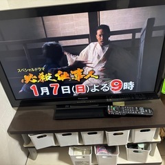 テレビ、テレビ台の画像
