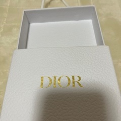 DIOR箱　の画像