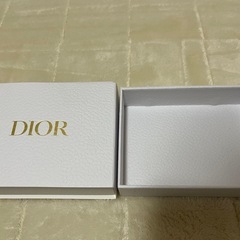 DIOR箱　の画像