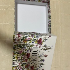 DIOR箱　の画像