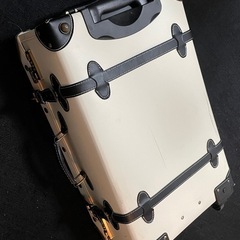 レトロ風 キャリーケースの画像