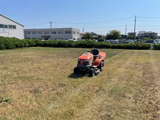 ハスクバーナ乗用芝刈り機
