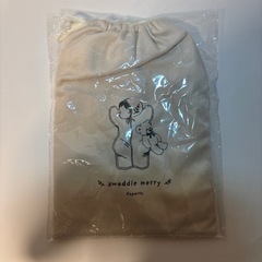【新品未使用】ベビーカー用チャイルドシート1種＋スワドル2種の画像