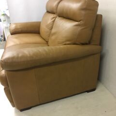  25107  本革(牛皮)2人掛けソファ　幅164cm　天然木 NITORI   ◆大阪市内・東大阪市他 6,000円以上ご購入で無料配達いたします！◆ ※高槻・枚方方面◆西宮・尼崎方面◆生駒方面　それぞれ条件付き無料配送あり！            の画像