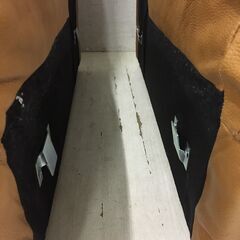  25107  本革(牛皮)2人掛けソファ　幅164cm　天然木 NITORI   ◆大阪市内・東大阪市他 6,000円以上ご購入で無料配達いたします！◆ ※高槻・枚方方面◆西宮・尼崎方面◆生駒方面　それぞれ条件付き無料配送あり！            の画像