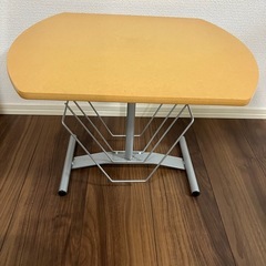 マガジンラック付きミニテーブルの画像