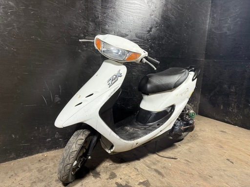 ★支払総額4.0万円★定休日なし！いつでも現車確認可能です！ ホンダ ライブディオ 白/黒 AF34 人気のライブディオ！ 2ストのためオイル注ぎ足すだけ！ バッテリー新品！ パワーフィルター！ LEDテープ！