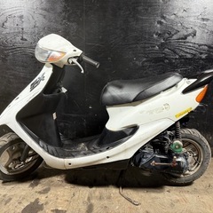 ★支払総額4.0万円★定休日なし！いつでも現車確認可能です！ ホンダ ライブディオ 白/黒 AF34 人気のライブディオ！ 2ストのためオイル注ぎ足すだけ！ バッテリー新品！ パワーフィルター！ LEDテープ！の画像