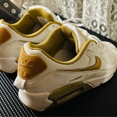 ①　NIKEエアマックスWORLD WIDEの画像