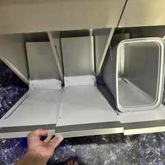 ゴミ箱付食器棚の画像