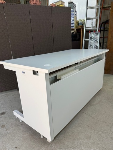 大幅値下げ
★サンワサプライ製★ホワイトデスク★OP収納付き★ERD-DR1