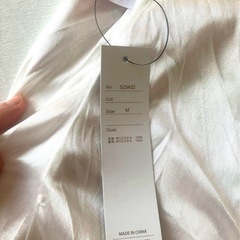 【新品未使用】バラ柄 タイトスカート ひざ丈 サイドギャザー Mの画像