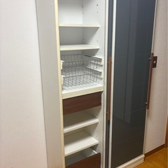 食器棚　ガラス扉の画像