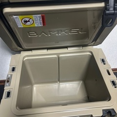 バンケル　クーラーボックス　YETIの画像