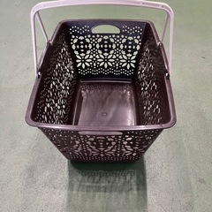 柄のかわいい買い物カゴの画像
