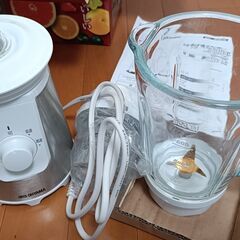 ■未使用■IRIS OHYAMA アイリスオーヤマ ミル付きミキサー ジューサー IJM-M800-W 2020年製の画像
