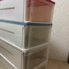 非対面OK ！！衣装ケース 4個セット（赤・青・白×2）重ね使い可の画像