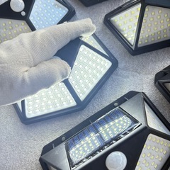 新品　6個セット　ソーラー式　自動点灯100LEDライト　防水　屋外照明 LEDライプ　　の画像