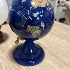 【無料】天然石の地球儀と水晶？？の画像